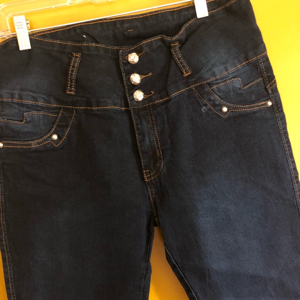 Silver Diva Push Up Dark Wash Jeans NWT